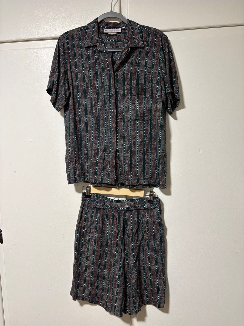 Women's Vintage Patterned Short Set with Teal and Salmon Accents